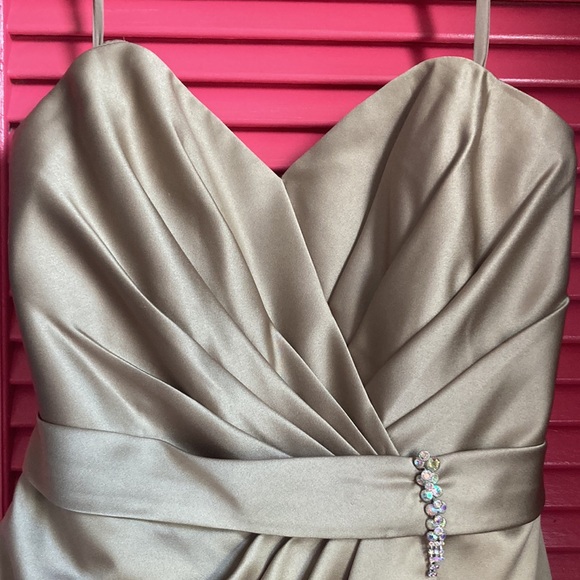 Alexia Designs SAMPLE gown short size 12 bronze - Picture 3 of 14